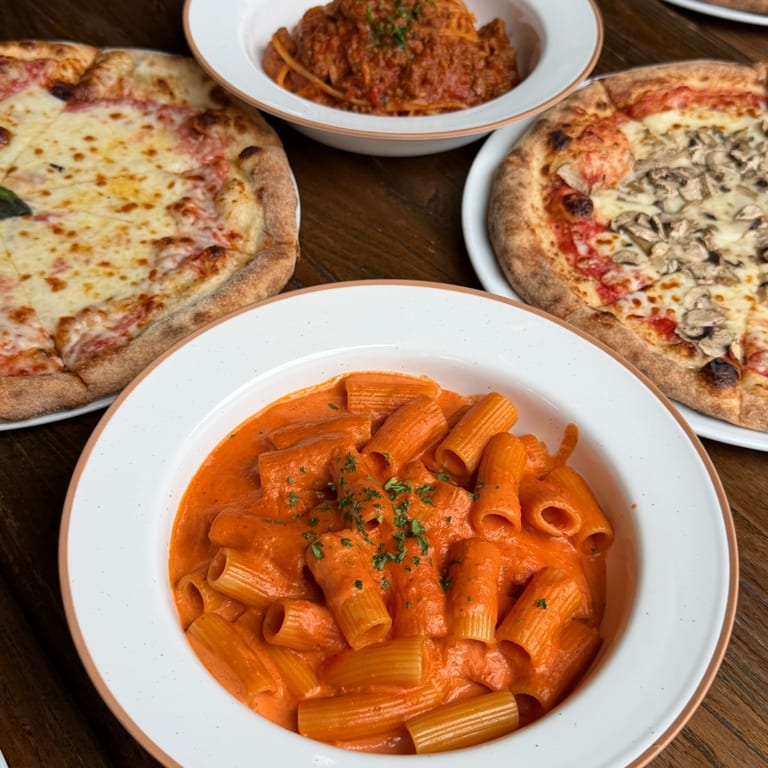 What are La Fontana's weekday specials?